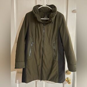 Creenstone Liteline Parka in Olive Green - Women’s Size 40 (US Size 8-10)